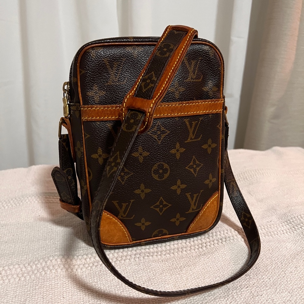 ✨AUTHENTIC✨ Louis Vuitton Vintage Monogram Danube Shoulder Crossbody Bag